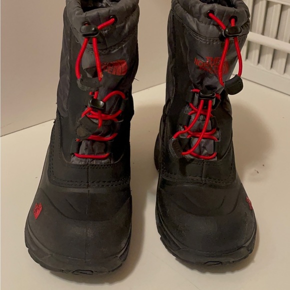 The North Face boots for boy size 2 . Gray black and gray - Picture 1 of 14